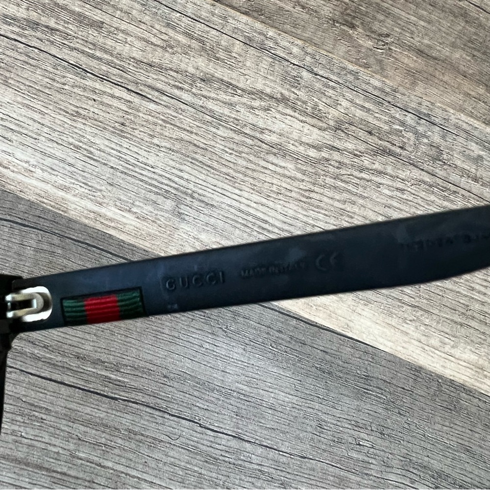 Gucci Metal Frame in Black - Picture 9 of 10